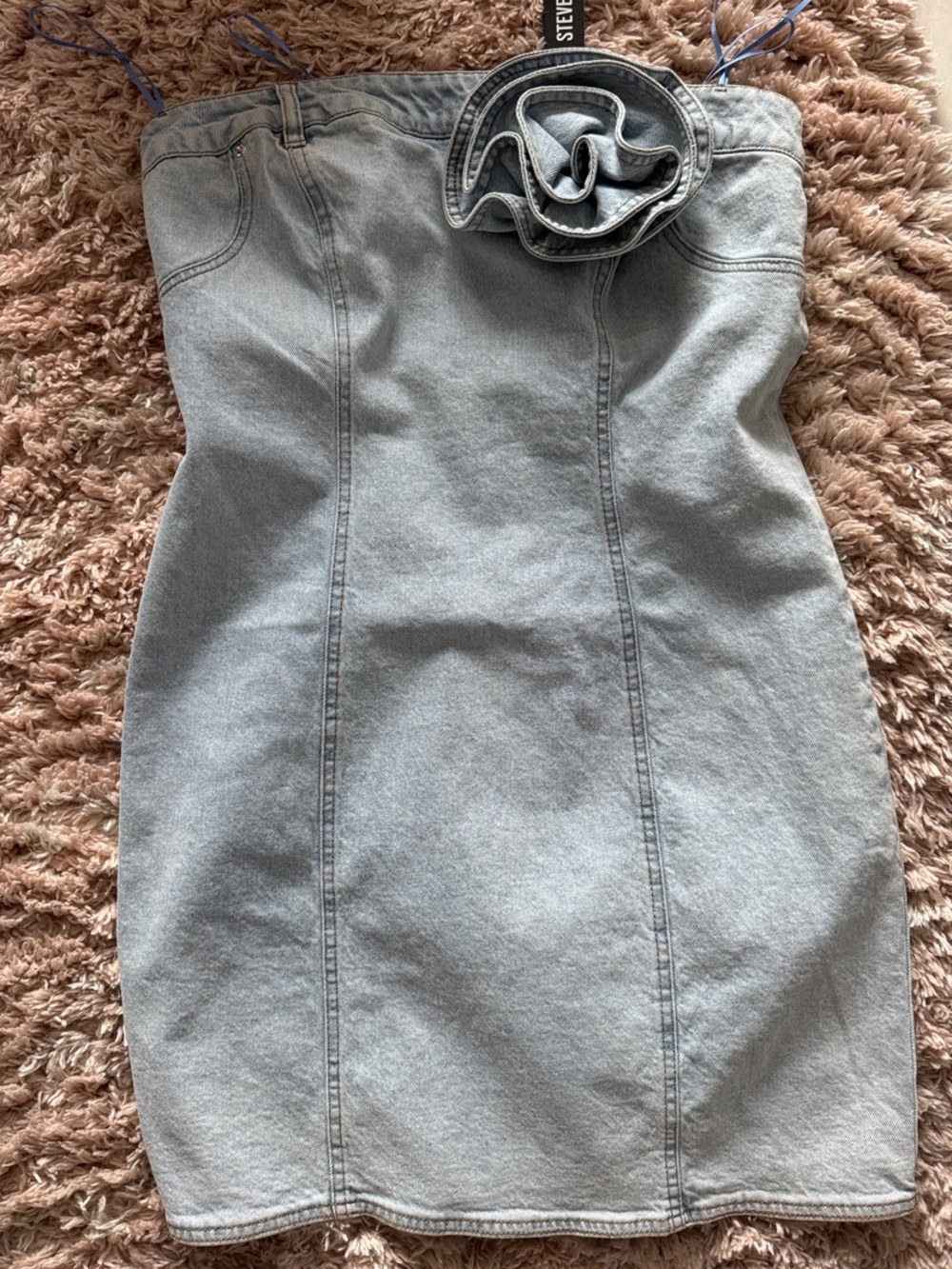 Steve Madden Strapless Light G
Denim Dress with Rosette Accent